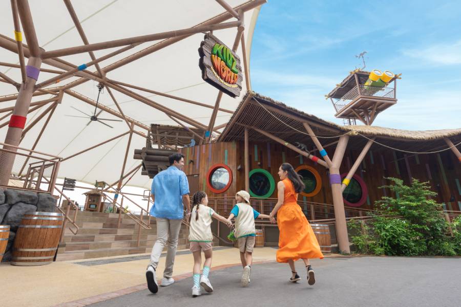 Image of a family at Kidzworld
